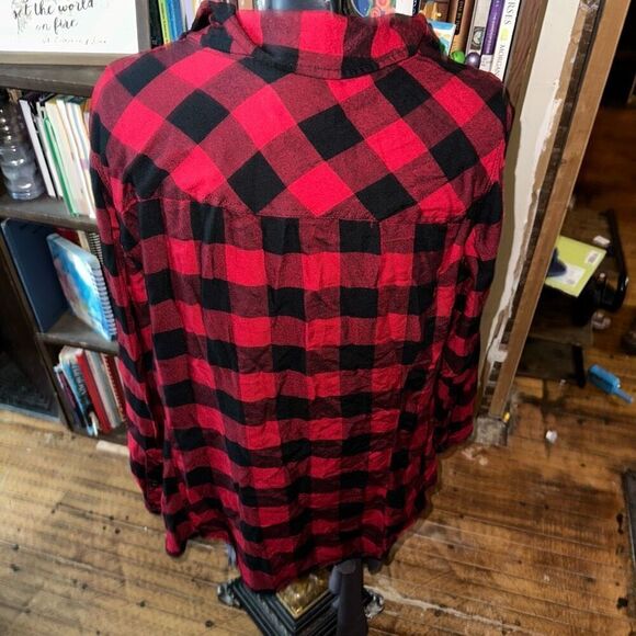 Torrid red & black buffalo plaid Taylor button down 2x shirt - Picture 3 of 4